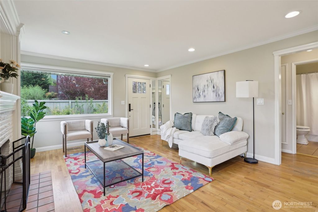 Photo of 2316 W Dravus Street, Seattle, WA 98199 (MLS # 2366692)