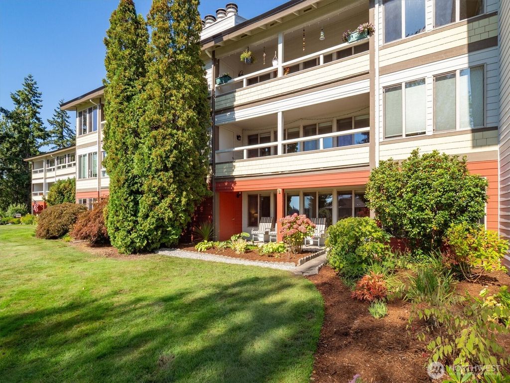 Photo of 23405 Lakeview Drive #H104, Mountlake Terrace, WA 98043 (MLS # 2434786)