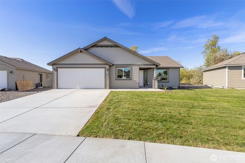 Photo of 314 N Sandy Loop, Moses Lake, WA 98837 (MLS # 2434671)