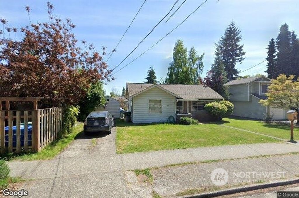 Photo of 7520 31st Avenue NE, Seattle, WA 98115 (MLS # 2222123)