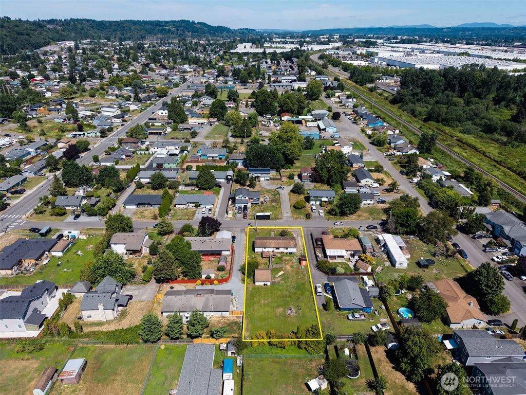 Photo of 420 4th Avenue S, Algona, WA 98001 (MLS # 2418471)