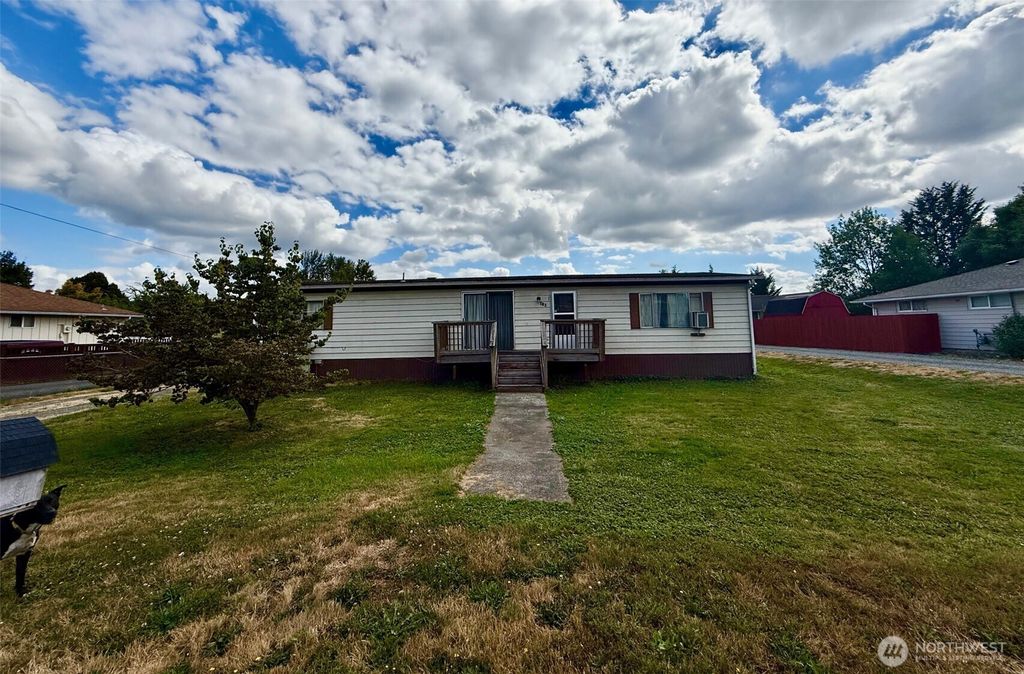 Photo of 420 4th Avenue S, Algona, WA 98001 (MLS # 2418471)