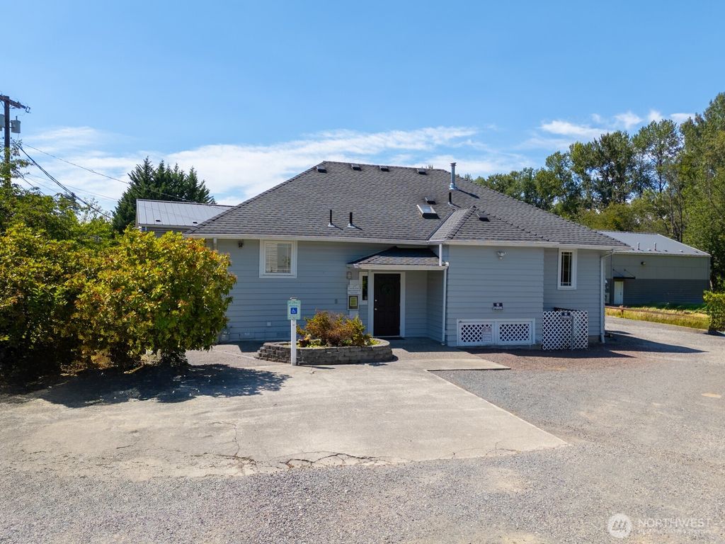 Photo of 10516 E Riverside Drive, Bothell, WA 98011 (MLS # 2408508)