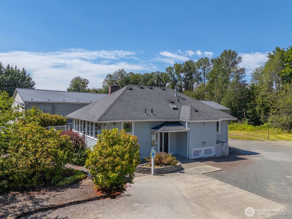 Photo of 10516 E Riverside Drive, Bothell, WA 98011 (MLS # 2408508)