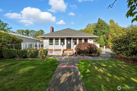 Photo of 10516 E Riverside Drive, Bothell, WA 98011 (MLS # 2408508)