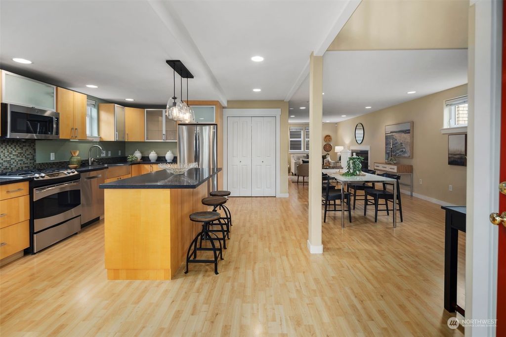 Photo of 917 18TH Avenue #D, Seattle, WA 98122 (MLS # 2254809)