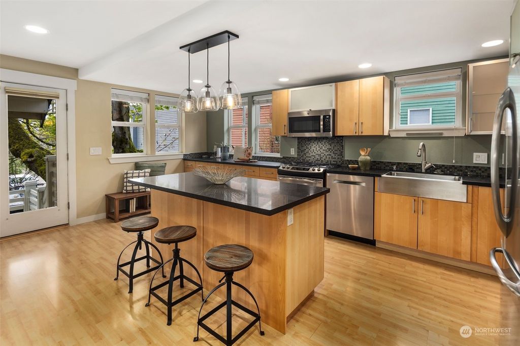 Photo of 917 18TH Avenue #D, Seattle, WA 98122 (MLS # 2254809)