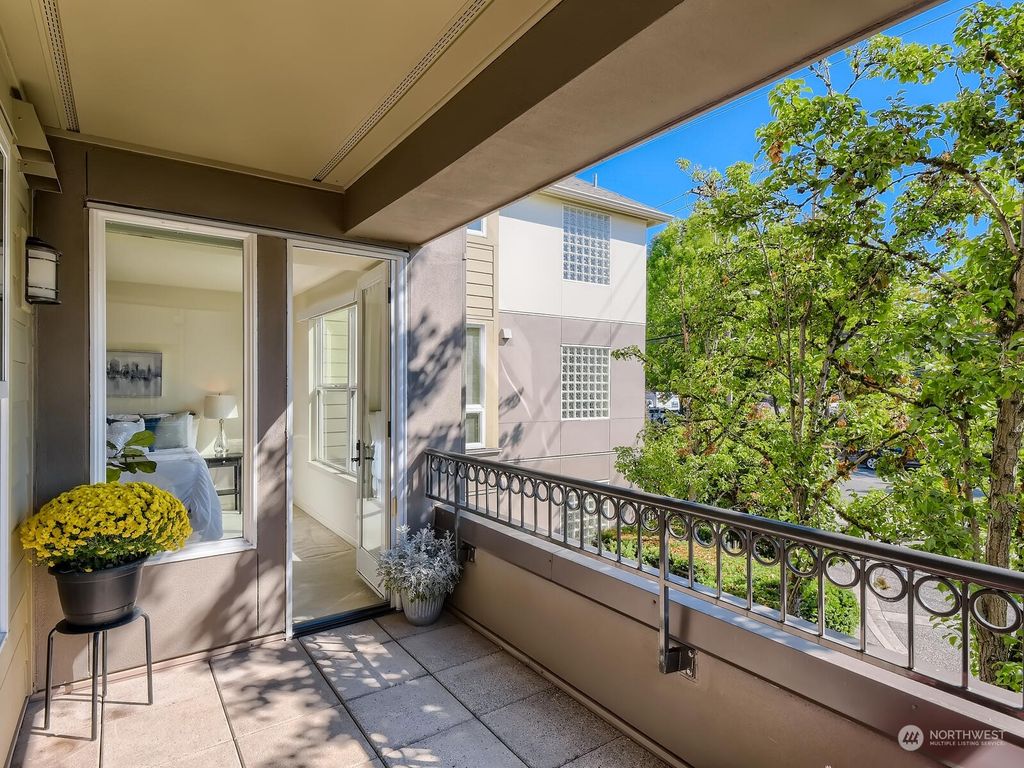Photo of 615 6th Street #209, Kirkland, WA 98033 (MLS # 2028077)