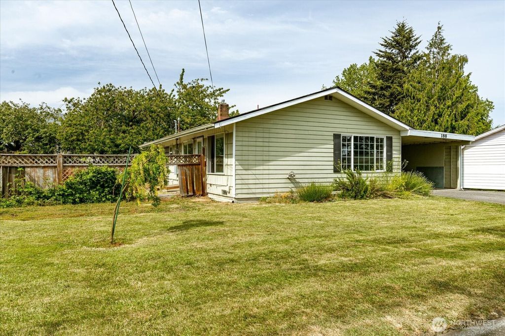 Photo of 188 SW 8th Avenue, Oak Harbor, WA 98277 (MLS # 2533884)