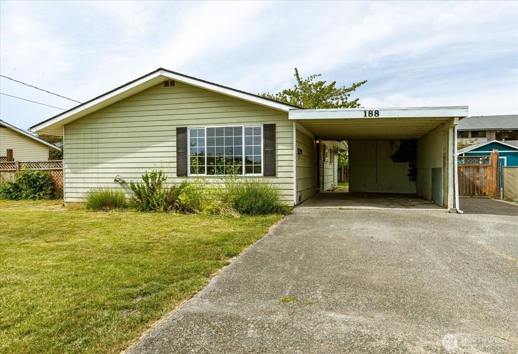 Photo of 188 SW 8th Avenue, Oak Harbor, WA 98277 (MLS # 2533884)