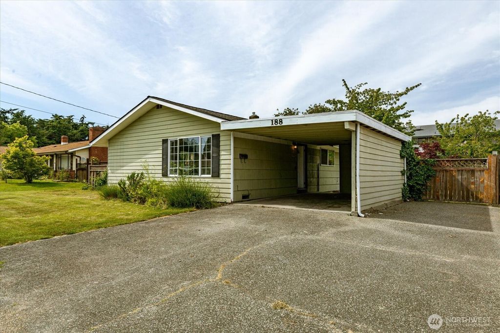 Photo of 188 SW 8th Avenue, Oak Harbor, WA 98277 (MLS # 2533884)