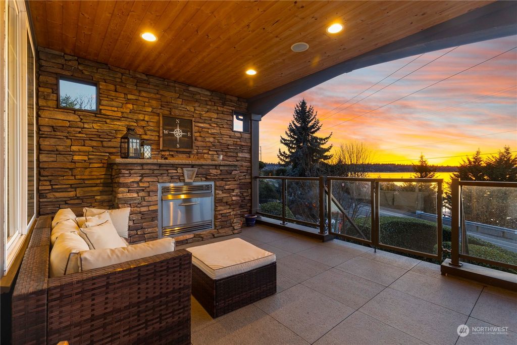 Photo of 3318 Lake Washington Boulevard N, Renton, WA 98056 (MLS # 2204979)