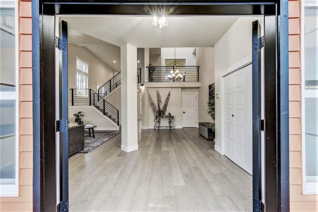 Photo of 14526 86th Place NE, Kenmore, WA 98028 (MLS # 1952594)