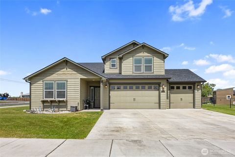 Photo of 4532 W Wesley Place, Moses Lake, WA 98837 (MLS # 2526435)