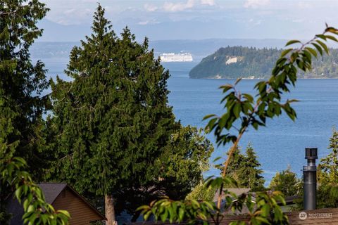 A home in Port Ludlow