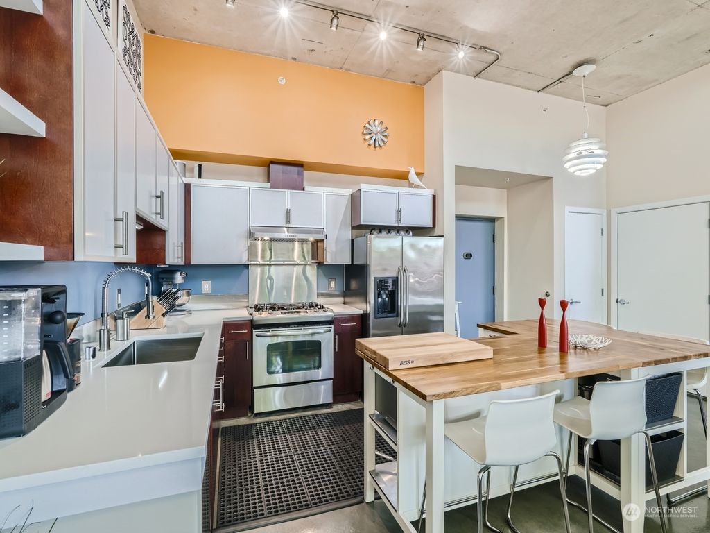 Photo of 15100 6 Avenue SW #221, Burien, WA 98166 (MLS # 2198900)