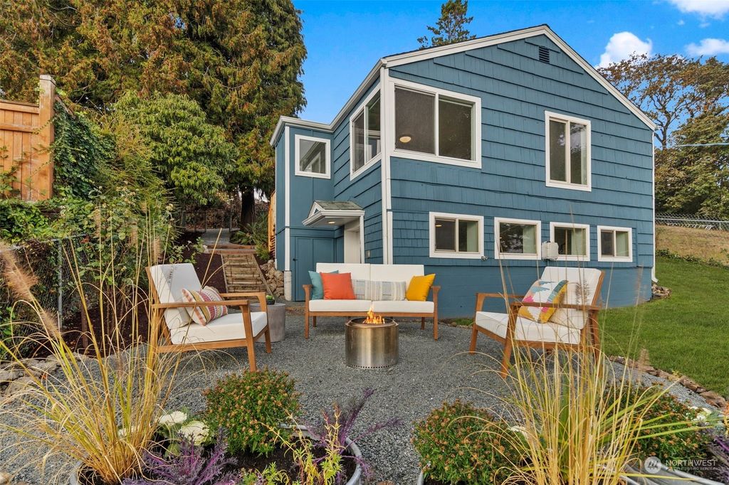 Photo of 6621 S 131st Place, Seattle, WA 98178 (MLS # 2011330)