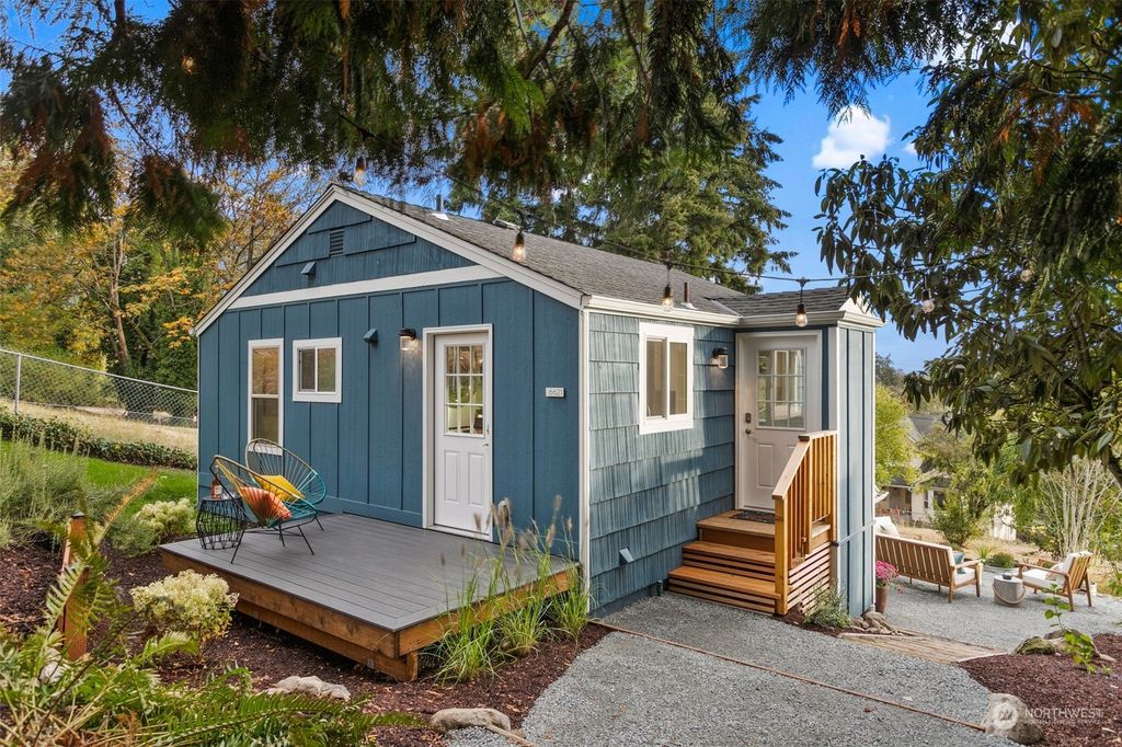 Photo of 6621 S 131st Place, Seattle, WA 98178 (MLS # 2011330)