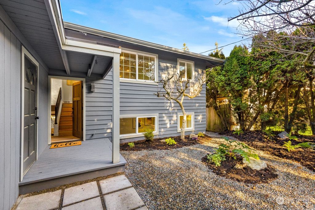Photo of 4308 SW 100th Street, Seattle, WA 98146 (MLS # 2315718)