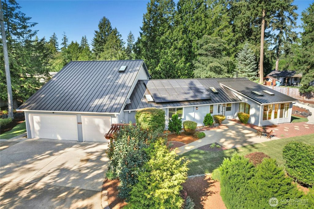 Photo of 5508 NE 10th Street, Renton, WA 98059 (MLS # 2410774)