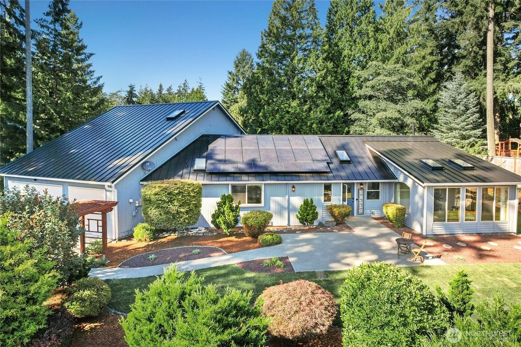 Photo of 5508 NE 10th Street, Renton, WA 98059 (MLS # 2410774)