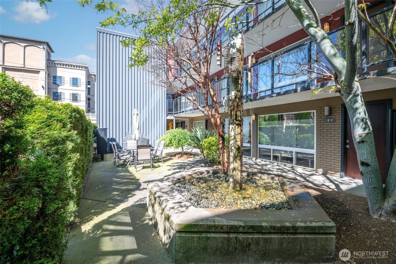 752 Bellevue Avenue E 208