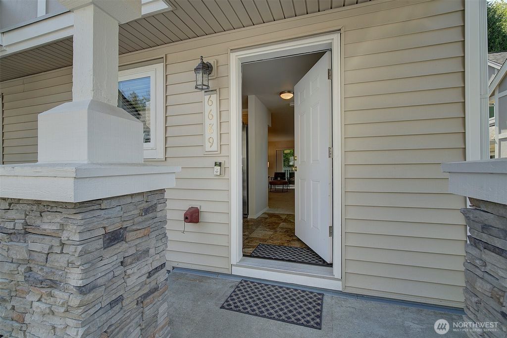 Photo of 6689 SE Cougar Mountain Way, Bellevue, WA 98006 (MLS # 2370874)