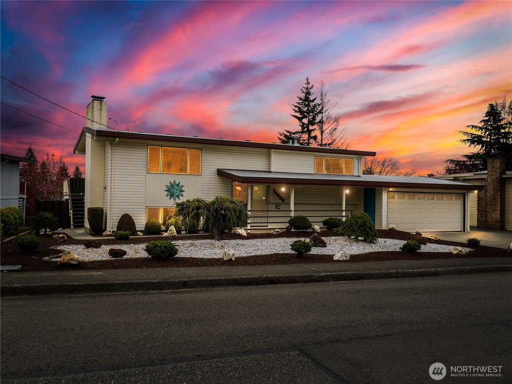 Photo of 16526 116th Place SE, Renton, WA 98058 (MLS # 2507372)