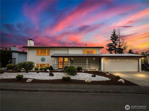 Photo of 16526 116th Place SE, Renton, WA 98058 (MLS # 2507372)