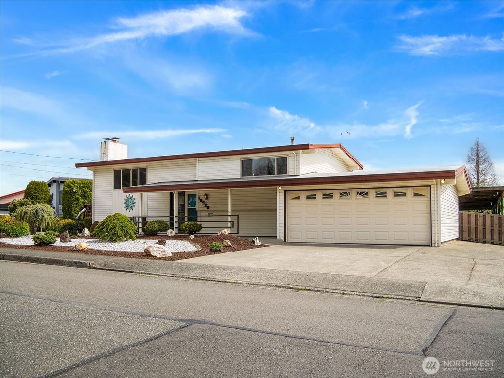 Photo of 16526 116th Place SE, Renton, WA 98058 (MLS # 2507372)