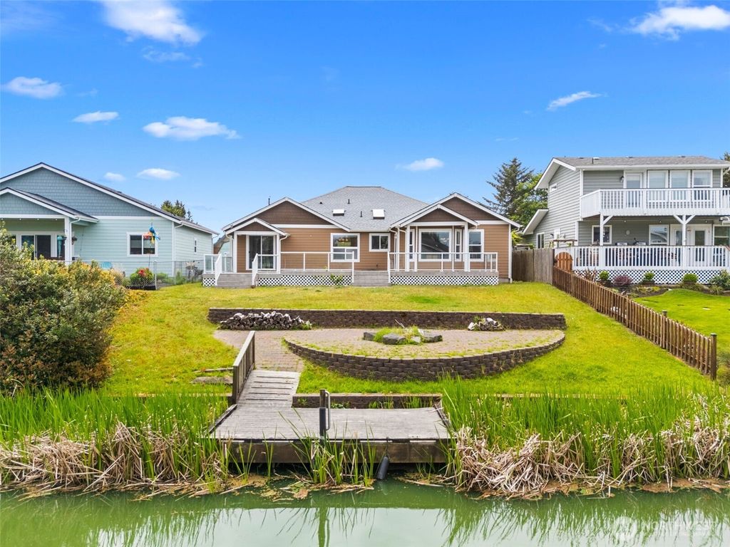 Photo of 316 Cockle Street SW, Ocean Shores, WA 98569 (MLS # 2522338)