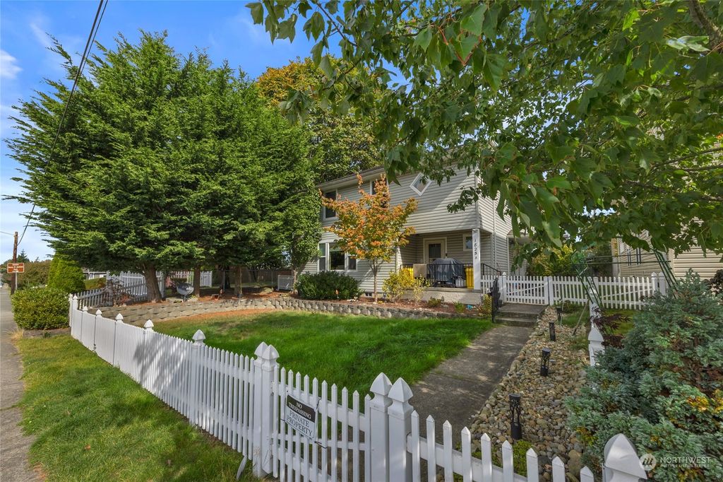 Photo of 1825 Walnut Street #B, Everett, WA 98201 (MLS # 2297603)
