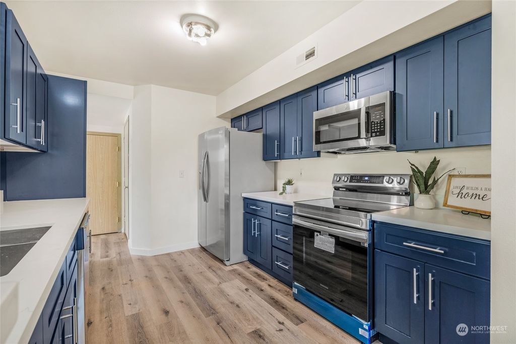 Photo of 1825 Walnut Street #B, Everett, WA 98201 (MLS # 2297603)