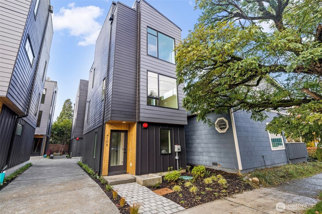 Photo of 4105 25th Avenue SW, Seattle, WA 98106 (MLS # 2553372)
