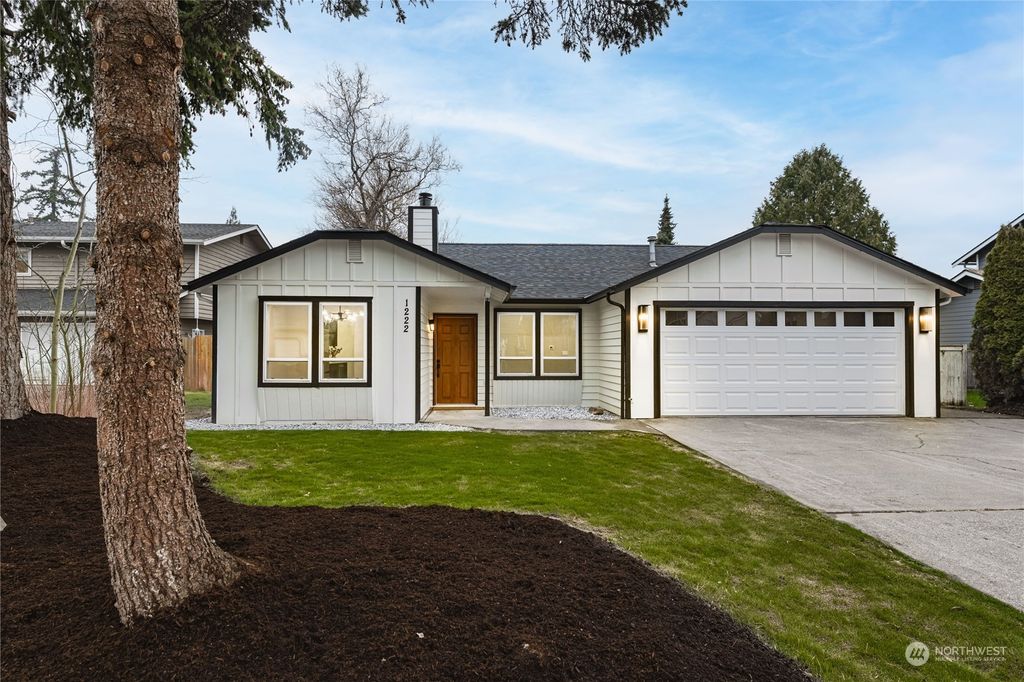 Photo of 1222 S 236th Place, Des Moines, WA 98198 (MLS # 2322746)