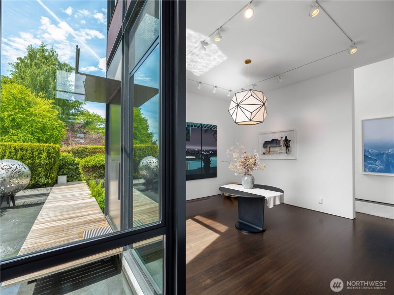 3310 E Laurelhurst Drive NE