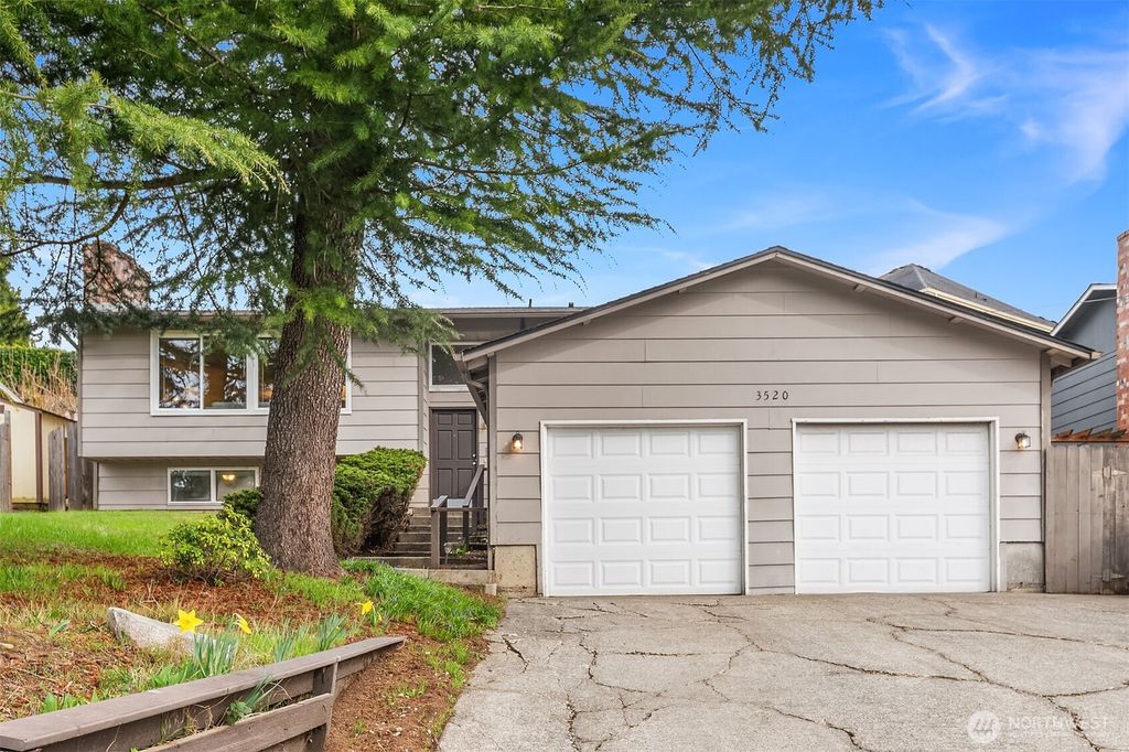 Photo of 3520 Morris Avenue S, Renton, WA 98055 (MLS # 2341579)