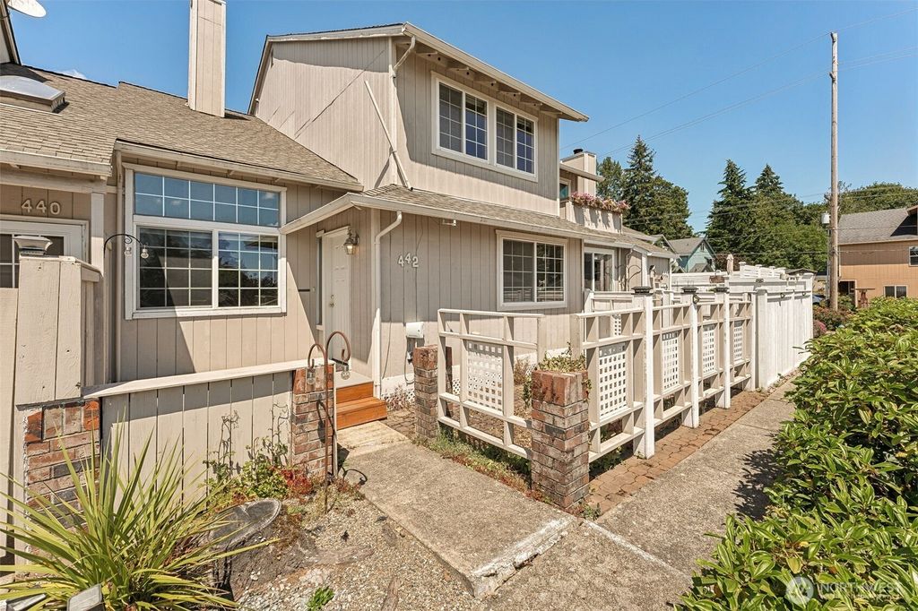 Photo of 442 E 31st Street #D3, Bremerton, WA 98310 (MLS # 2542797)