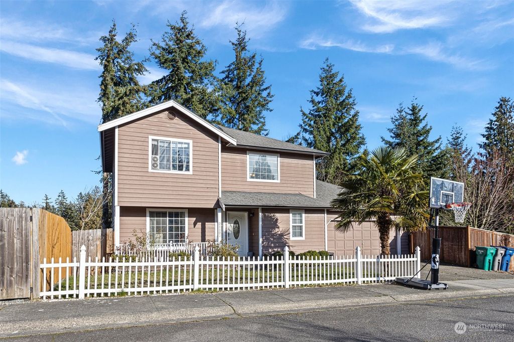 Photo of 31102 24th Court S, Federal Way, WA 98003 (MLS # 2050706)