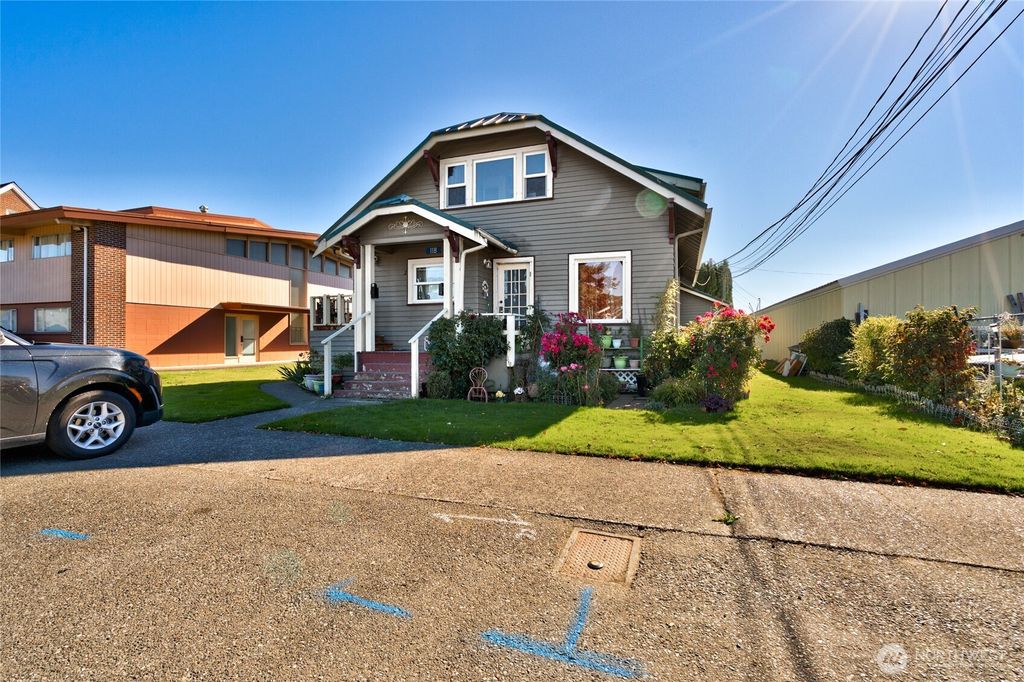 Photo of 118 E Victoria Avenue, Burlington, WA 98233 (MLS # 2448143)