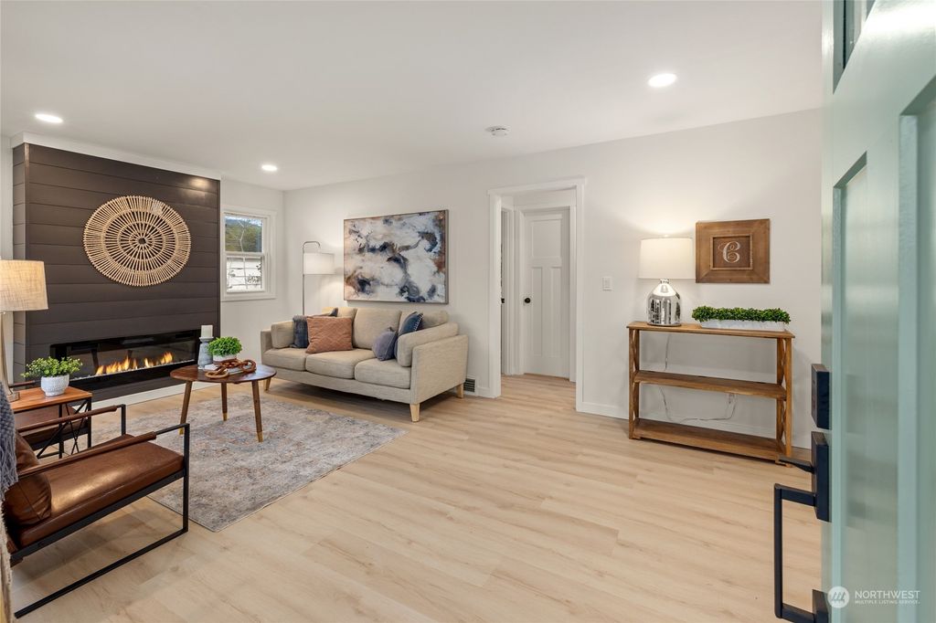 Photo of 2002 S 124th Street, Seattle, WA 98168 (MLS # 2198828)