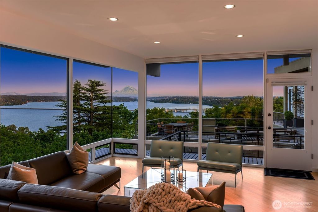 Photo of 416 34th Avenue, Seattle, WA 98122 (MLS # 2378069)