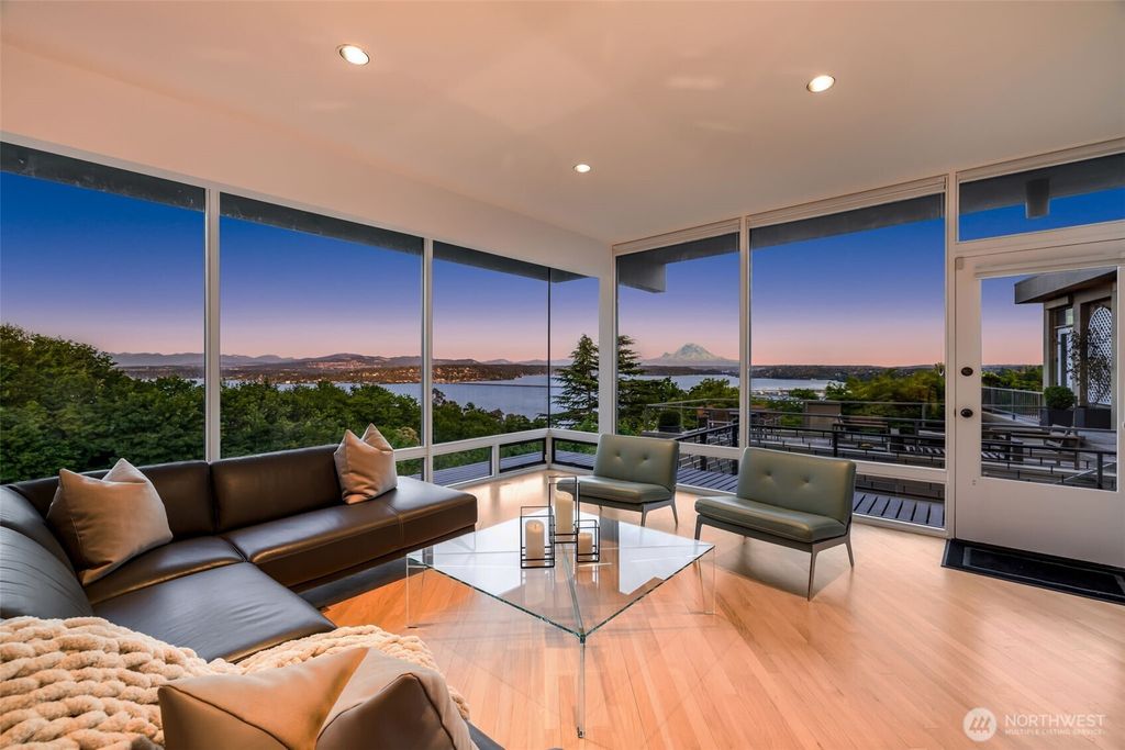 Photo of 416 34th Avenue, Seattle, WA 98122 (MLS # 2378069)