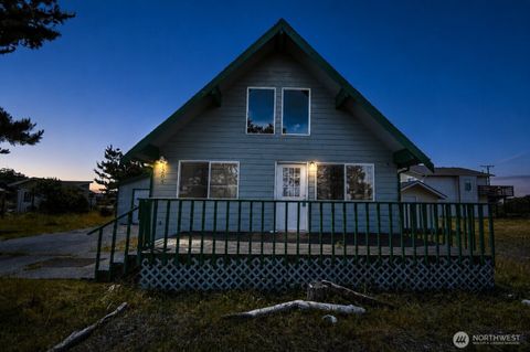 Photo of 1205 Fairwood Drive SW, Ocean Shores, WA 98569 (MLS # 2539140)