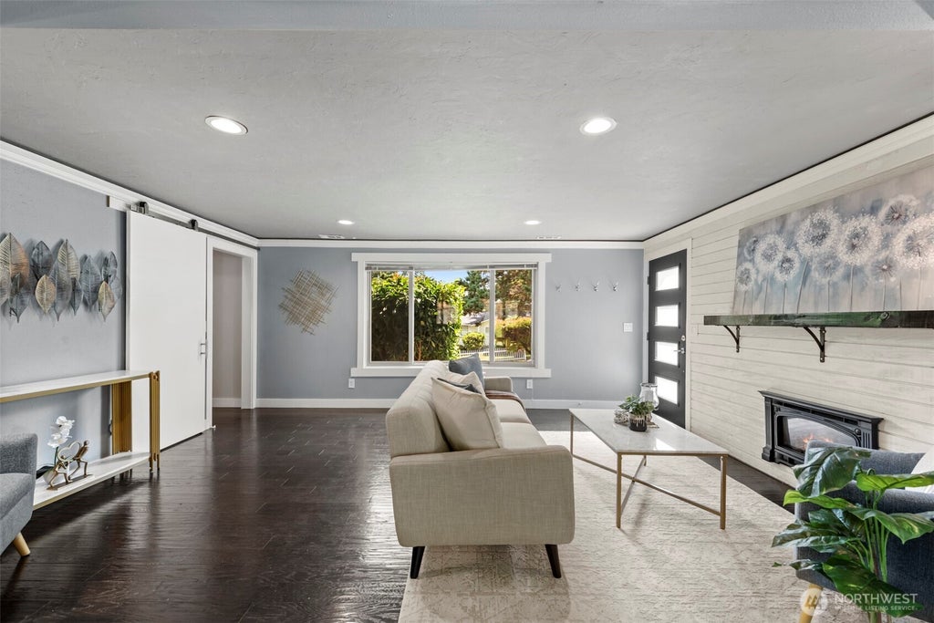 Photo of 22014 5th Avenue W, Bothell, WA 98021 (MLS # 2542600)