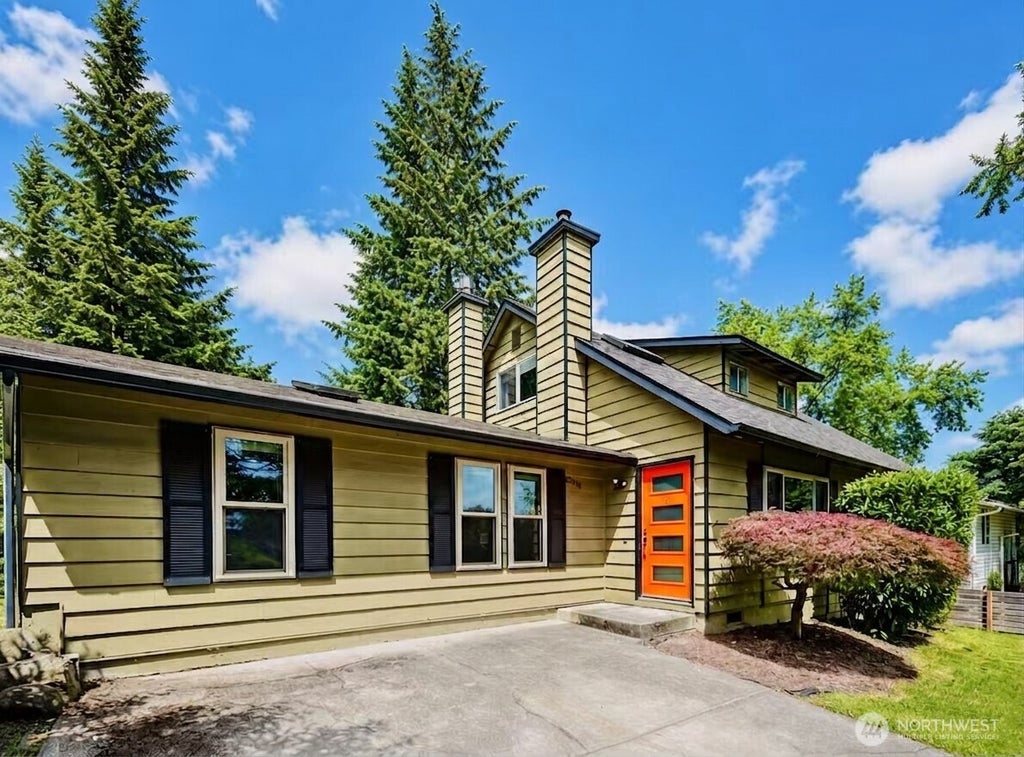 Photo of 22014 5th Avenue W, Bothell, WA 98021 (MLS # 2542600)