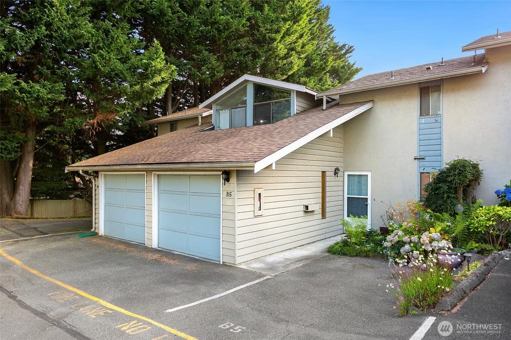 Photo of 19205 40th Avenue W #B5, Lynnwood, WA 98036 (MLS # 2573487)