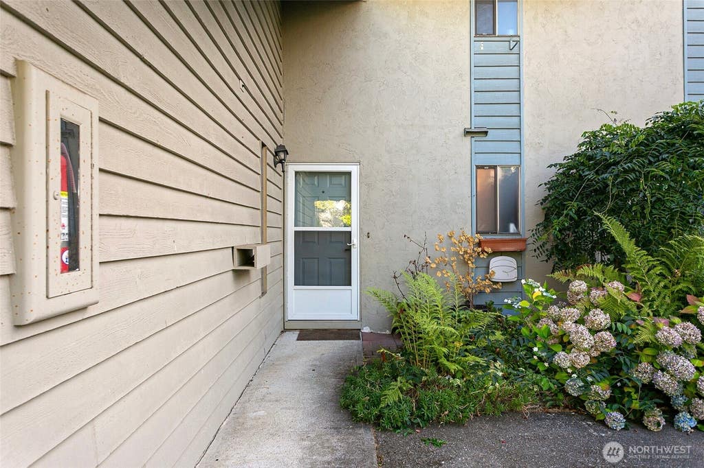 Photo of 19205 40th Avenue W #B5, Lynnwood, WA 98036 (MLS # 2573487)