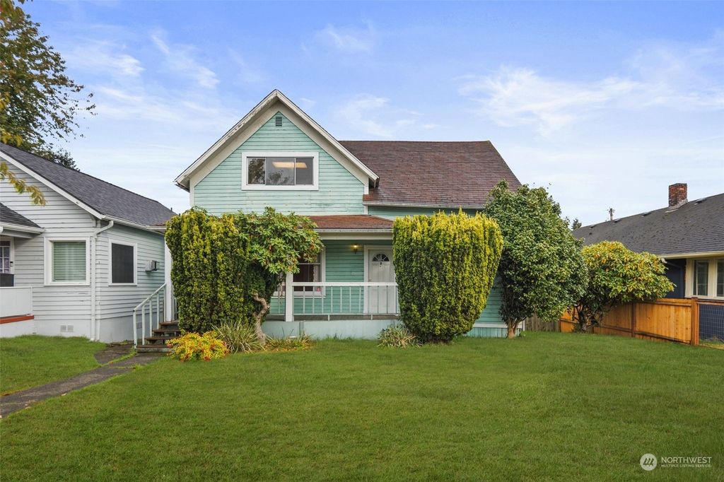 Photo of 2607 Walnut St St, Everett, WA 98201 (MLS # 2316988)