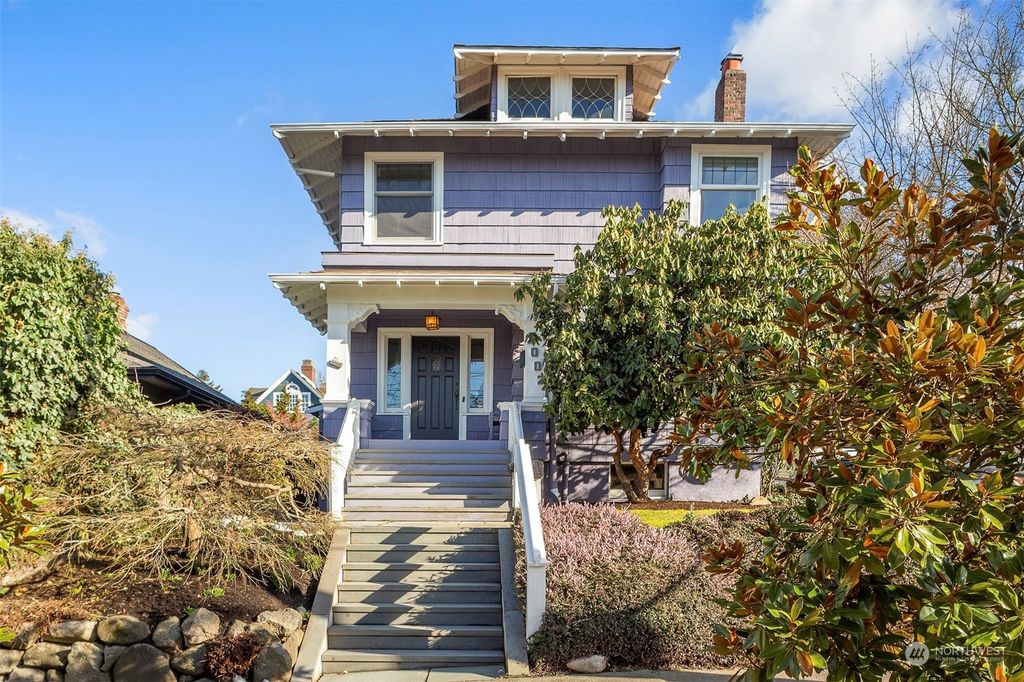 Photo of 2002 Federal Avenue E, Seattle, WA 98102 (MLS # 2330499)